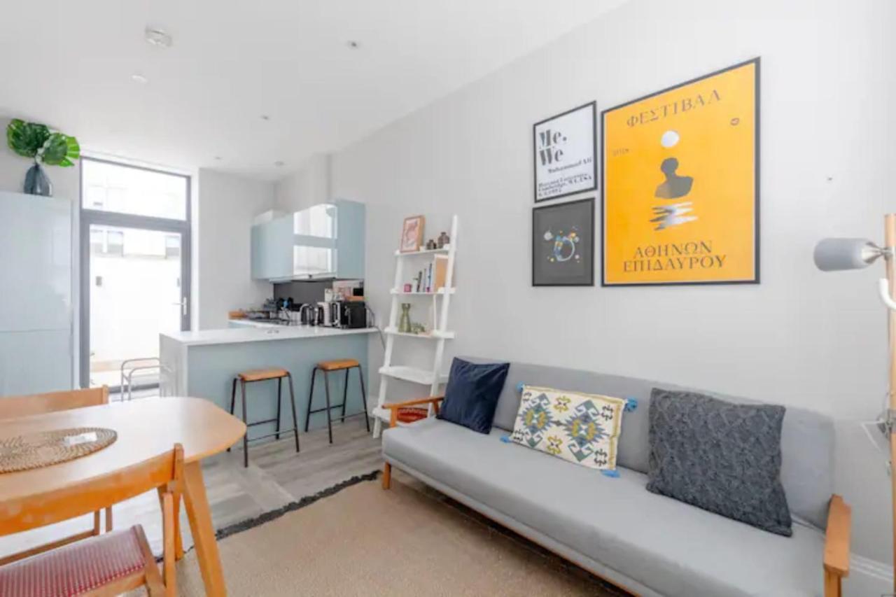 Appartement Chic 1bd Flat Wpatio - 2 Mins From Baron's Court! Londres